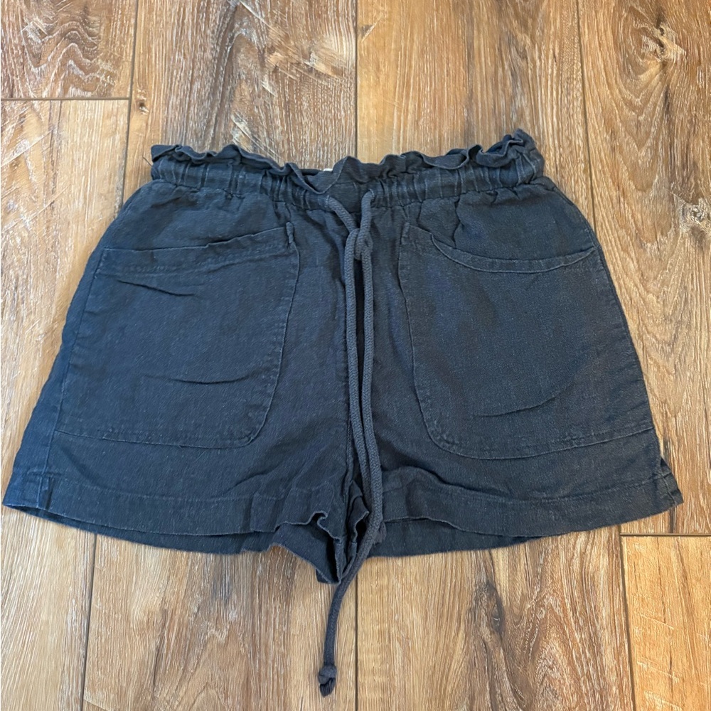 Women's Black Ruffle Waist Shorts